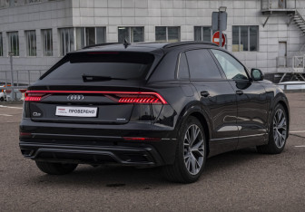 Подержанный автомобиль Audi Q8 2018 года (5 фото)