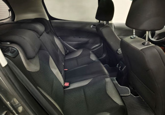 Подержанный автомобиль Peugeot 308 Hatchback 2010 года (12 фото)