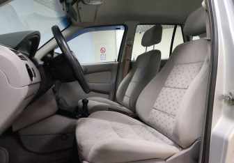 Подержанный автомобиль Volkswagen Pointer 2004 года (10 фото)