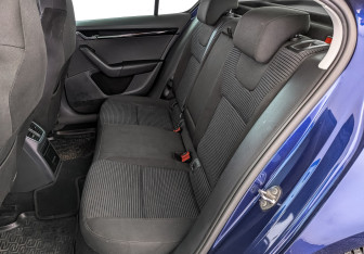 Подержанный автомобиль Skoda Octavia Liftback 2015 года (12 фото)