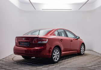 Подержанный автомобиль Toyota Avensis Sedan 2011 года (5 фото)