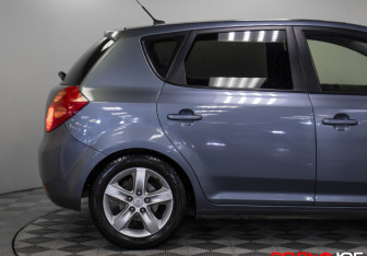 Подержанный автомобиль Kia Ceed Hatchback 2008 года (23 фото)