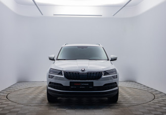 Подержанный автомобиль Skoda Karoq 2021 года (2 фото)