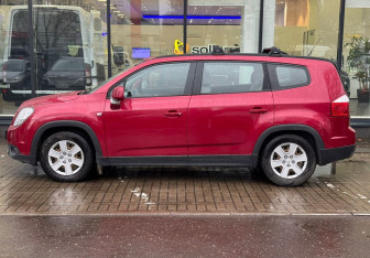 Подержанный автомобиль Chevrolet Orlando 2012 года (5 фото)