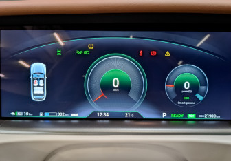 Подержанный автомобиль Voyah Free 2024 года (15 фото)