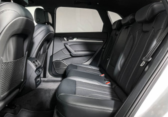 Подержанный автомобиль Audi Q5 2024 года (10 фото)