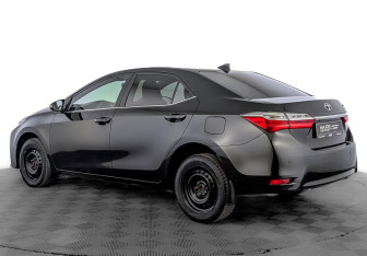 Подержанный автомобиль Toyota Corolla Sedan 2018 года (7 фото)