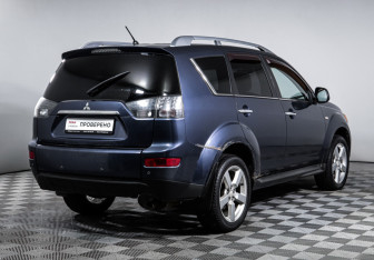 Подержанный автомобиль Mitsubishi Outlander 2008 года (5 фото)