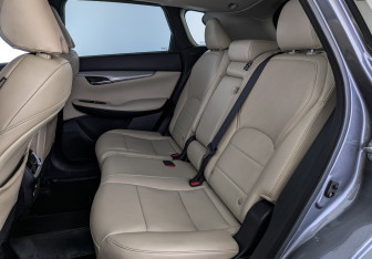 Подержанный автомобиль Infiniti QX50 2021 года (12 фото)