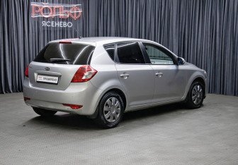 Подержанный автомобиль Kia Ceed Hatchback 2011 года (5 фото)