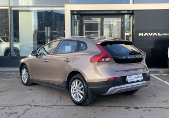 Подержанный автомобиль Volvo V40 Cross Country 2013 года (7 фото)