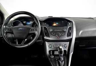 Подержанный автомобиль Ford Focus Hatchback 2017 года (9 фото)