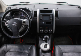 Подержанный автомобиль Nissan X-Trail 2014 года (13 фото)