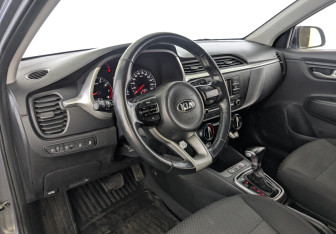 Подержанный автомобиль Kia Rio Hatchback 2021 года (16 фото)