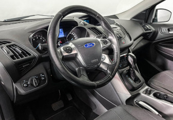 Подержанный автомобиль Ford Kuga 2013 года (13 фото)