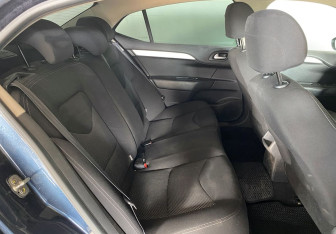 Подержанный автомобиль Citroen C4 Sedan 2013 года (10 фото)