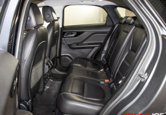 Подержанный автомобиль Jaguar F-Pace 2017 года (10 фото)