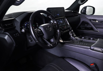 Подержанный автомобиль Lexus LX 2022 года (15 фото)