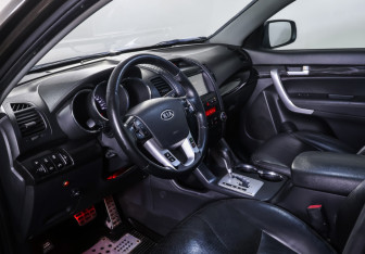 Подержанный автомобиль Kia Sorento 2010 года (15 фото)