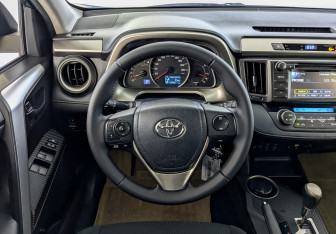 Подержанный автомобиль Toyota RAV4 2013 года (21 фото)