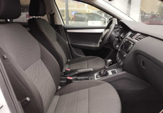 Подержанный автомобиль Skoda Octavia Liftback 2014 года (10 фото)