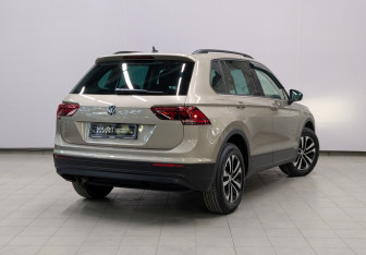 Подержанный автомобиль Volkswagen Tiguan 2019 года (8 фото)