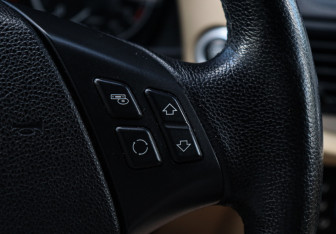 Подержанный автомобиль BMW X1 2013 года (19 фото)