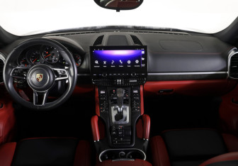 Подержанный автомобиль Porsche Cayenne 2015 года (12 фото)