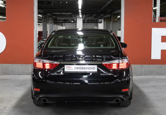 Подержанный автомобиль Lexus ES 2014 года (6 фото)