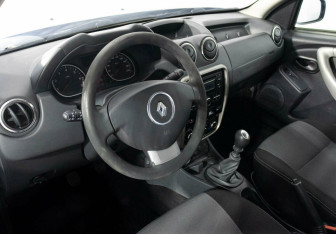 Подержанный автомобиль Renault Duster 2014 года (7 фото)