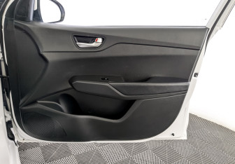 Подержанный автомобиль Hyundai Solaris Sedan 2021 года (24 фото)