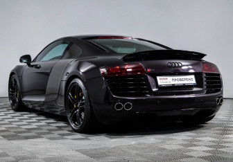 Подержанный автомобиль Audi R8 Coupe 2008 года (7 фото)