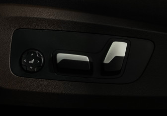 Подержанный автомобиль BMW X5 2025 года (17 фото)