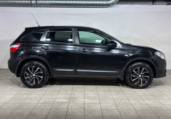 Подержанный автомобиль Nissan Qashqai 2012 года (4 фото)
