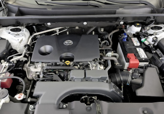 Подержанный автомобиль Toyota RAV4 2022 года (9 фото)