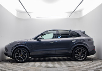 Подержанный автомобиль Porsche Cayenne 2019 года (8 фото)