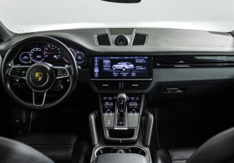 Подержанный автомобиль Porsche Cayenne 2019 года (17 фото)