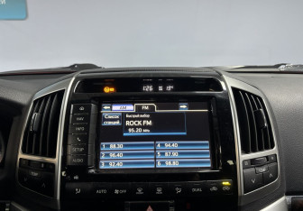 Подержанный автомобиль Toyota Land Cruiser Suv 2014 года (15 фото)