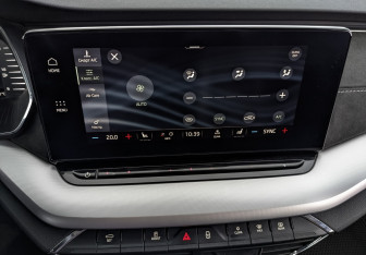 Подержанный автомобиль Skoda Octavia Liftback 2021 года (25 фото)