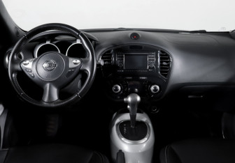 Подержанный автомобиль Nissan Juke 2013 года (12 фото)