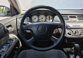 Подержанный автомобиль Mitsubishi Lancer Wagon 2005 года (12 фото)