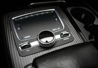 Подержанный автомобиль Audi Q7 2017 года (21 фото)