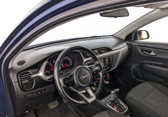 Подержанный автомобиль Kia Rio Hatchback 2021 года (14 фото)