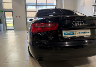 Подержанный автомобиль Audi A6 Sedan 2011 года (7 фото)