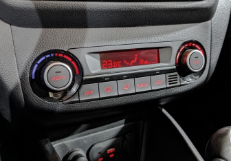 Подержанный автомобиль Kia Rio Sedan 2017 года (21 фото)