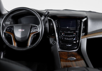 Подержанный автомобиль Cadillac Escalade Suv 2015 года (12 фото)