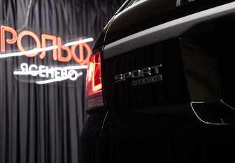 Подержанный автомобиль Land Rover Range Rover Sport 2017 года (49 фото)