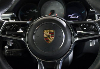 Подержанный автомобиль Porsche Macan 2014 года (42 фото)