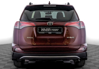 Подержанный автомобиль Toyota RAV4 2019 года (6 фото)