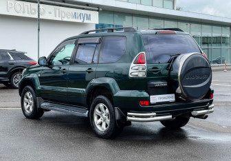 Подержанный автомобиль Toyota Land Cruiser Prado 2004 года (7 фото)